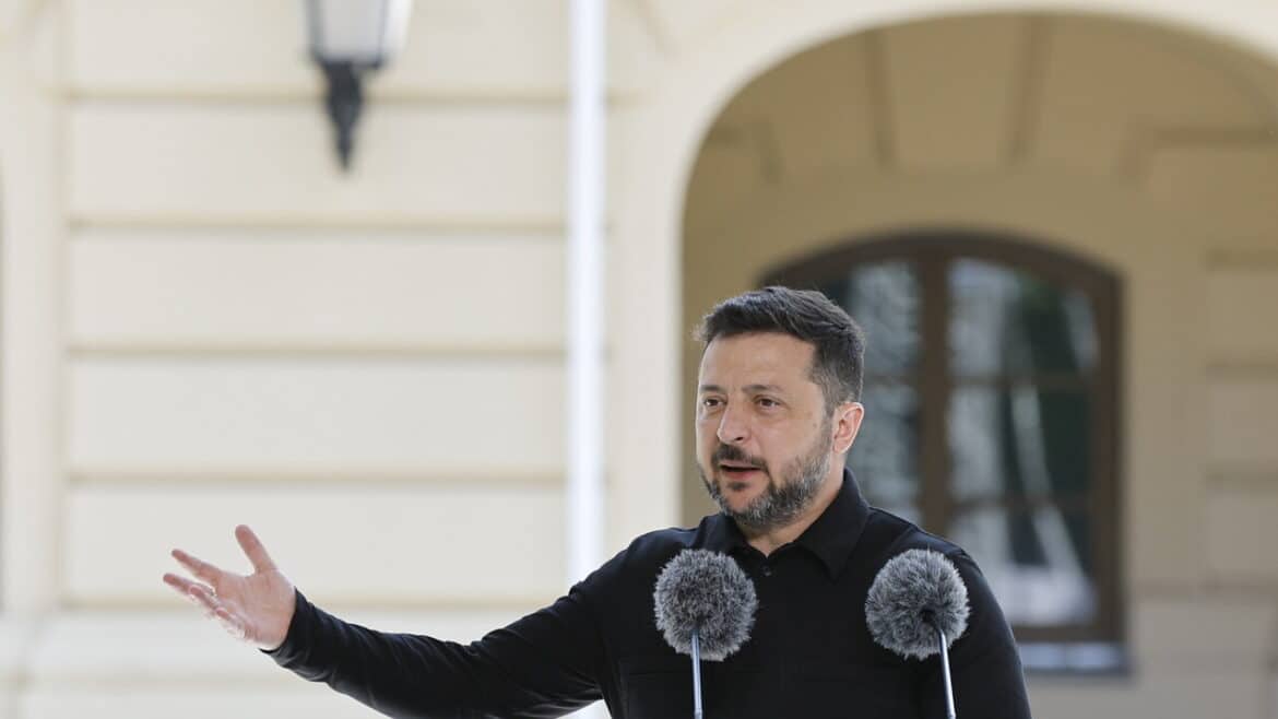 Zelensky rimuove Syrsky da capo delle forze armate, al suo posto Drapatyi