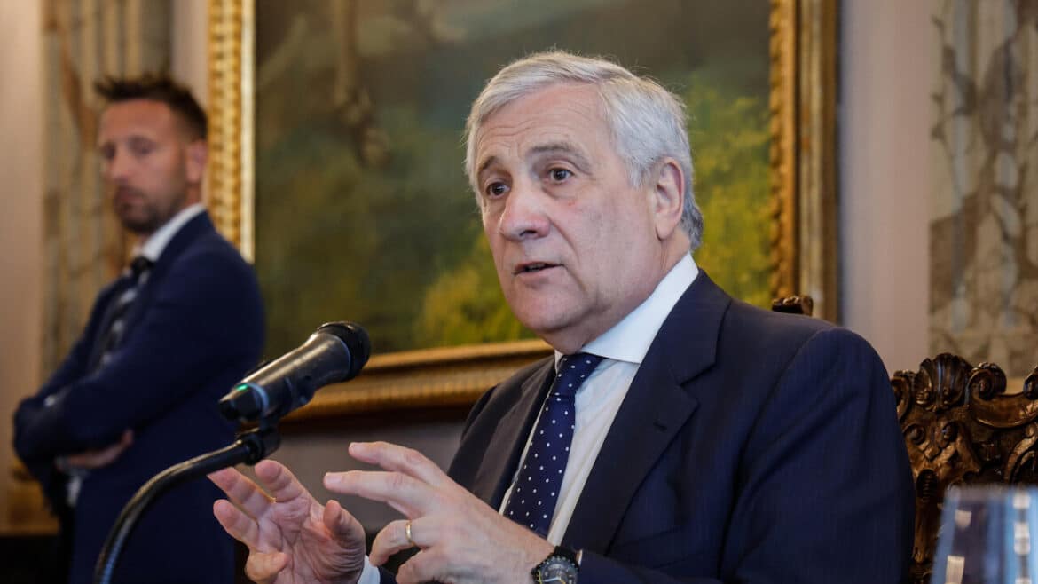 Tajani, ‘massima solidarietà a Meloni, che certamente non si fa intimidire’