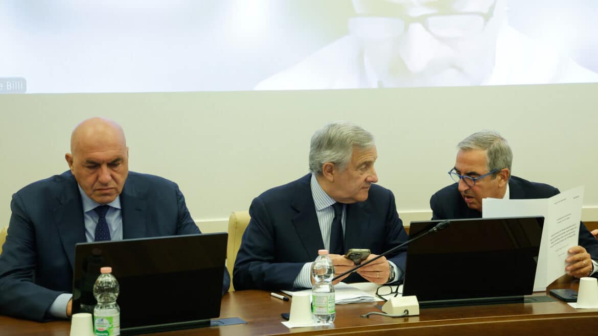 Tajani, abbiamo deciso di chiedere Safe per 14,9 miliardi