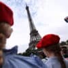 Parigi tocca i 35 gradi, chiudono in anticipo Tour Eiffel, Louvre e Museo d’Orsay