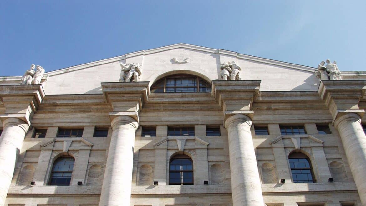 Borsa: Milano chiude invariata, Ftse Mib -0,01%