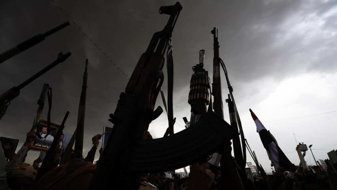 Houthi, ‘colpita una petroliera saudita nel Mar Rosso’