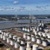 Il petrolio è in calo a New York, scivola a 76,74 dollari