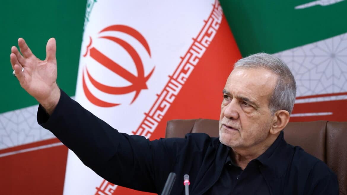 Teheran, ‘se Usa non correggeranno il loro comportamento Hormuz resterà chiuso’