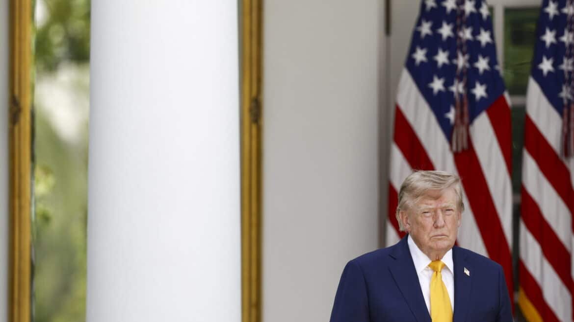 ‘Trump pronto a revocare 200mila visti a stranieri che hanno chiesto asilo’