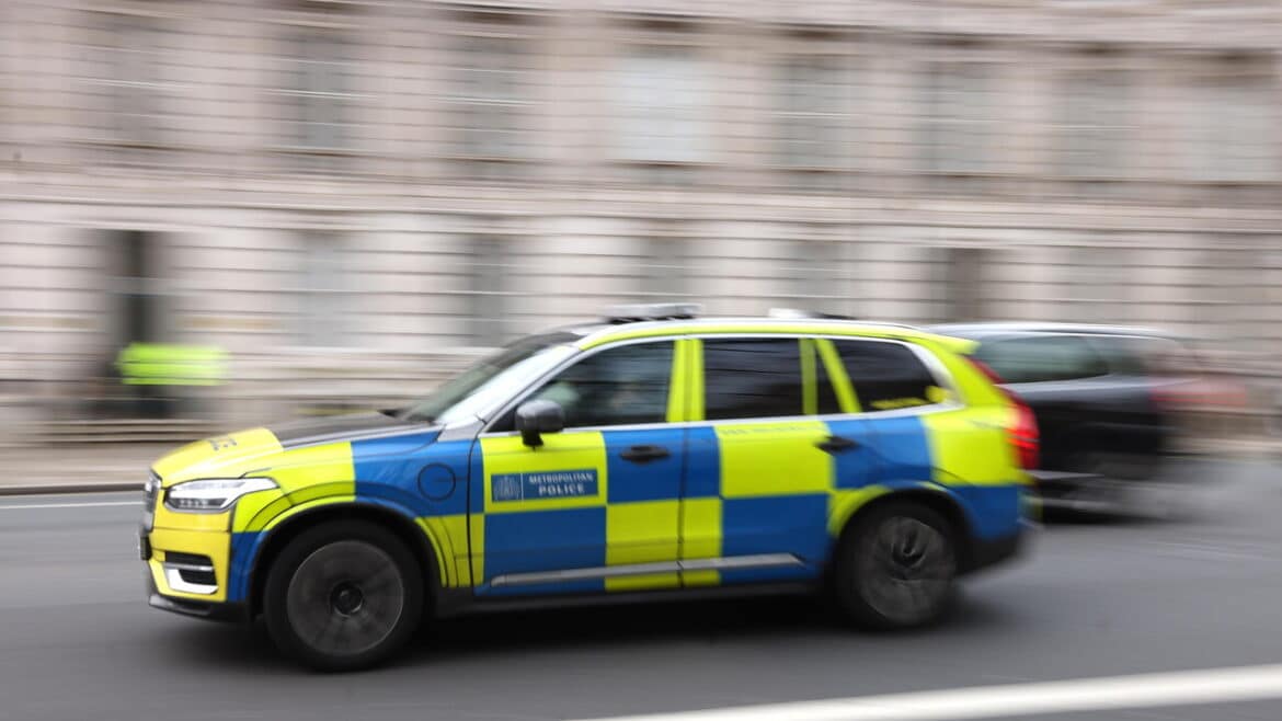 Attacco a Londra fatto a colpi di forbici, per polizia è raptus di follia