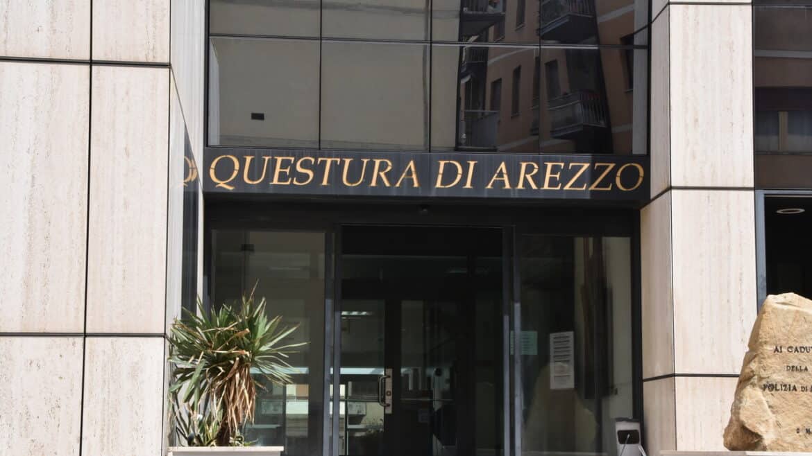 Estremismo online e radicalizzazione, cinque minori denunciati ad Arezzo
