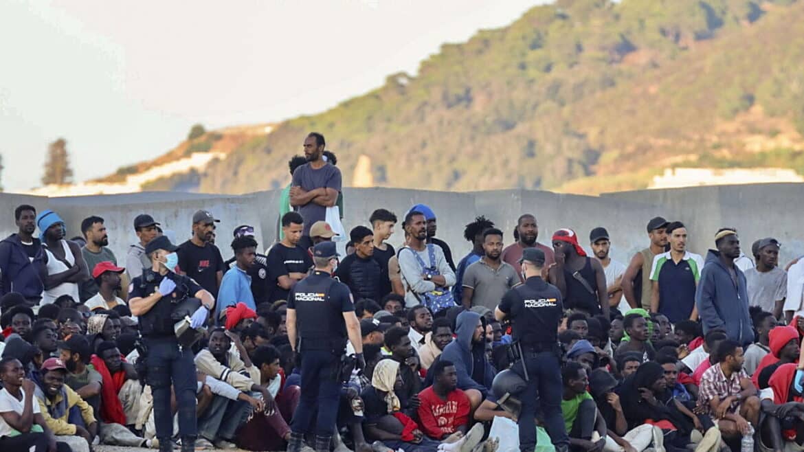 In Marocco 25 incriminati per il traffico di migranti verso Ceuta