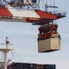 Deficit commerciale Usa cala a 73,3 miliardi a giugno dai 77,6 miliardi di maggio
