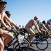 In cinquecento nudi in bicicletta a Berlino, per la protezione del clima