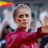 Greta Scarano sul red carpet a Venezia richiama l’attenzione contro i femminicidi