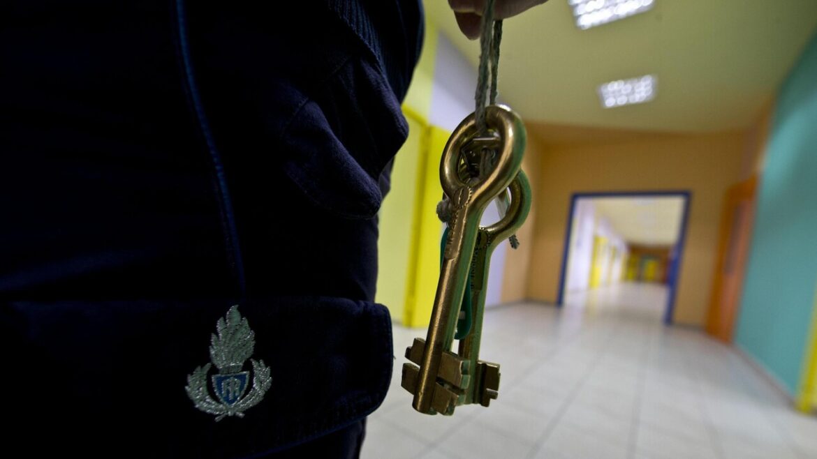 Detenuti in rivolta a Pisa, hanno trovato microspie nelle celle
