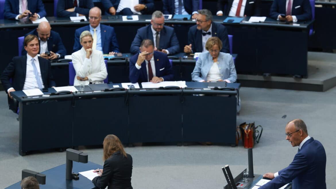 Merz attacca Afd, ‘la vostra remigrazione è pulizia etnica’