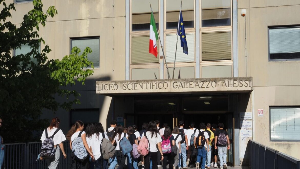 Foti, ad horas sarà pubblicato il decreto sul tetto agli stranieri in classe
