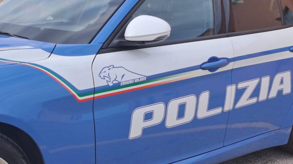Accoltellata alle spalle da uno sconosciuto, grave 20enne a Salerno
