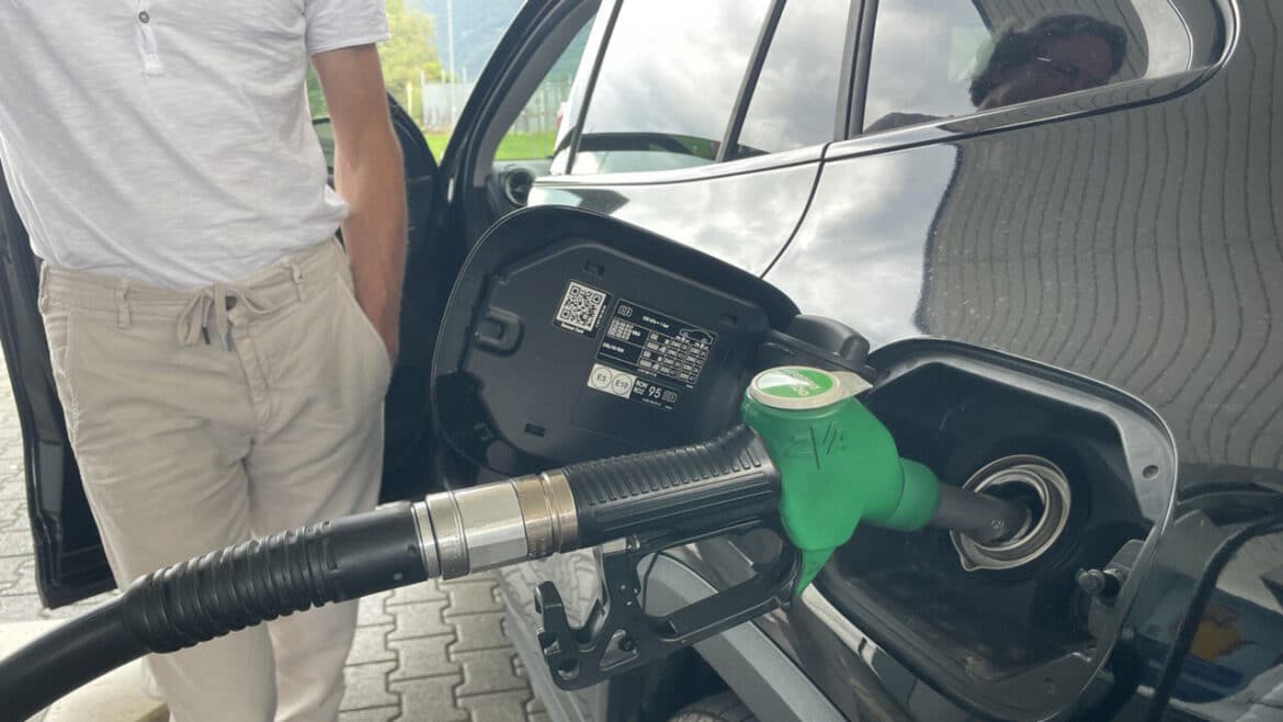 Non si fermano i rialzi per i carburanti, gasolio self in autostrada a 2,375 euro