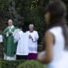 Il Papa, non è tardi per la conversione ecologica, riconoscere gli errori