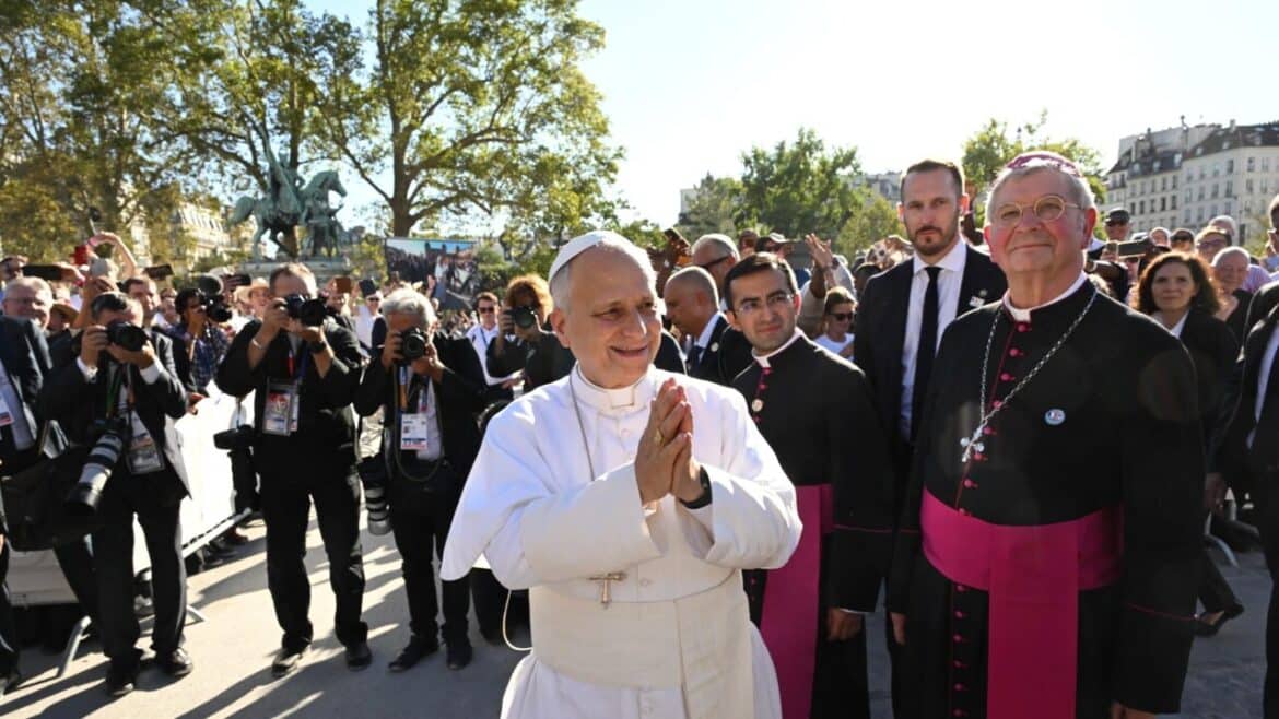 Il Papa ai francesi, ‘non nascondete la vostra fede’