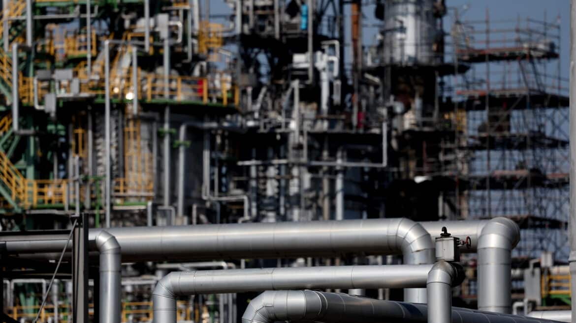 Il petrolio chiude in forte rialzo a New York a 90,22 dollari