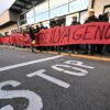 Lavoratori dell’ex Ilva di Cornigliano occupano l’aeroporto di Genova