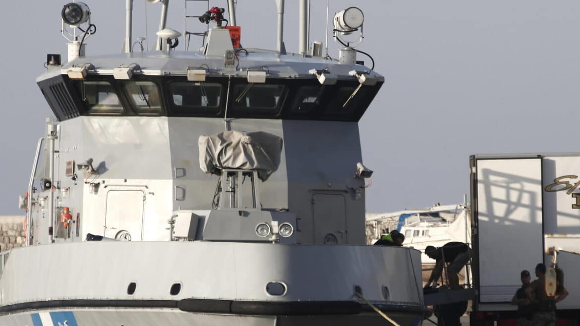12 migranti morti nell’Egeo, 6 tra cui neonato in collisione con nave polizia
