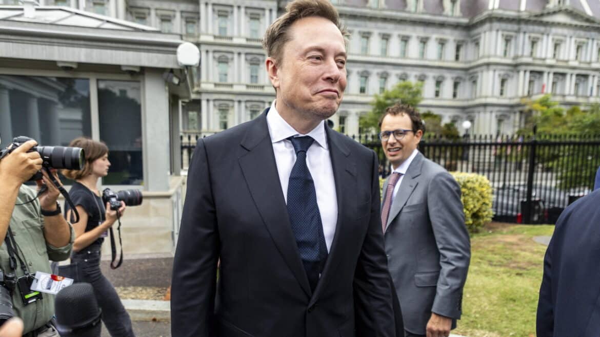 Musk, ‘Starshield è sotto il controllo del governo Usa, decide velocità e limiti’